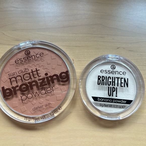 Essence sun club Matt bronzing powder & Essence Brighten up! Banana powder - Picture 1 of 8